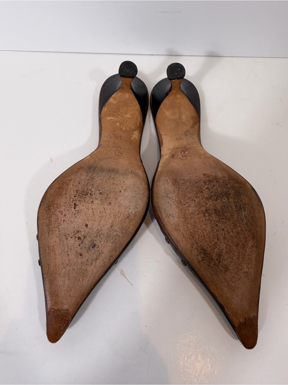 Manolo Blahnik Brown Leather Studded Pointed Toe Kitten Heel Mules Size 38 - Picture 11 of 12